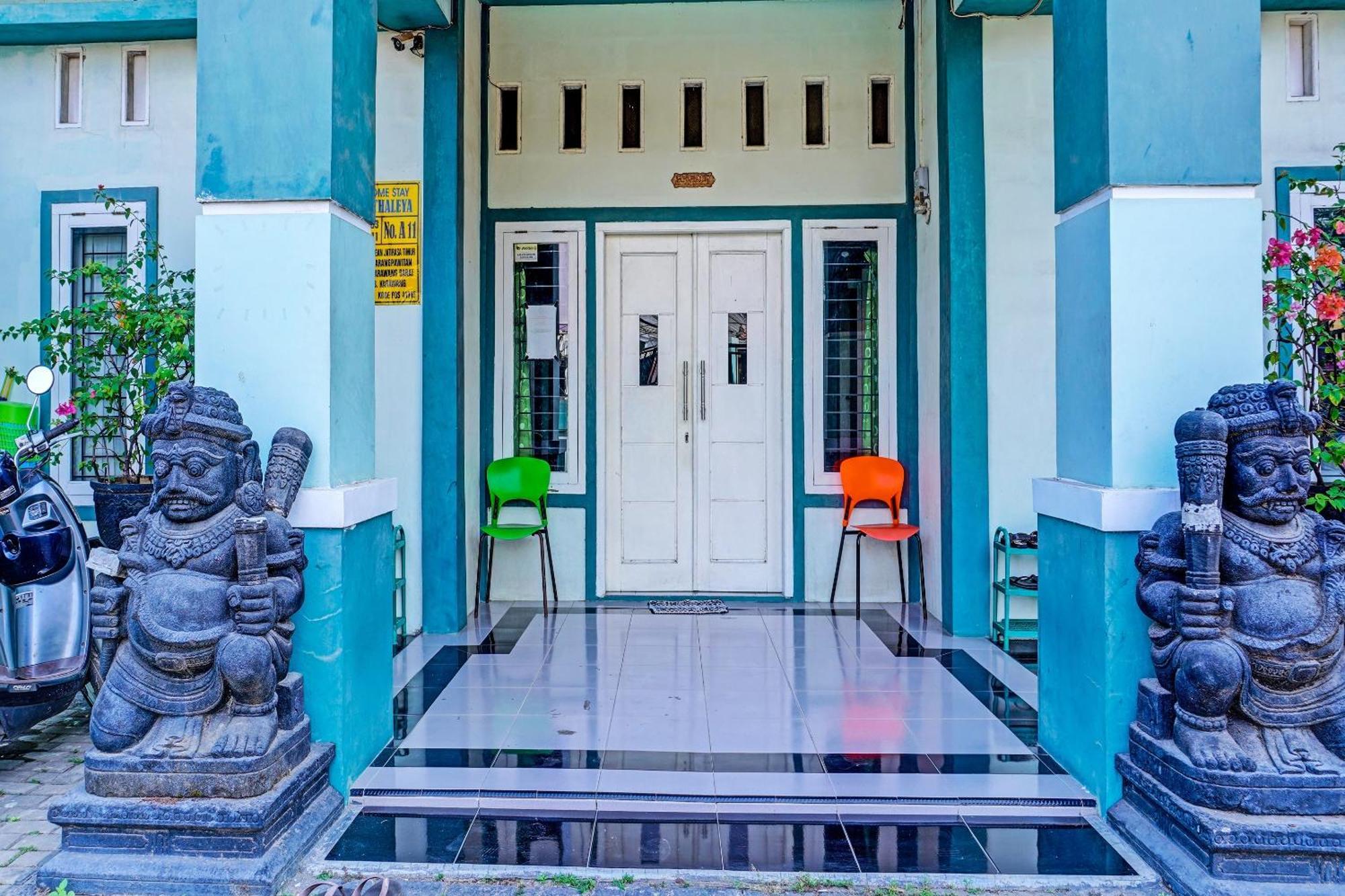 Oyo 91731 Home Stay Elis Cateliya Syariah Karawang Exterior photo