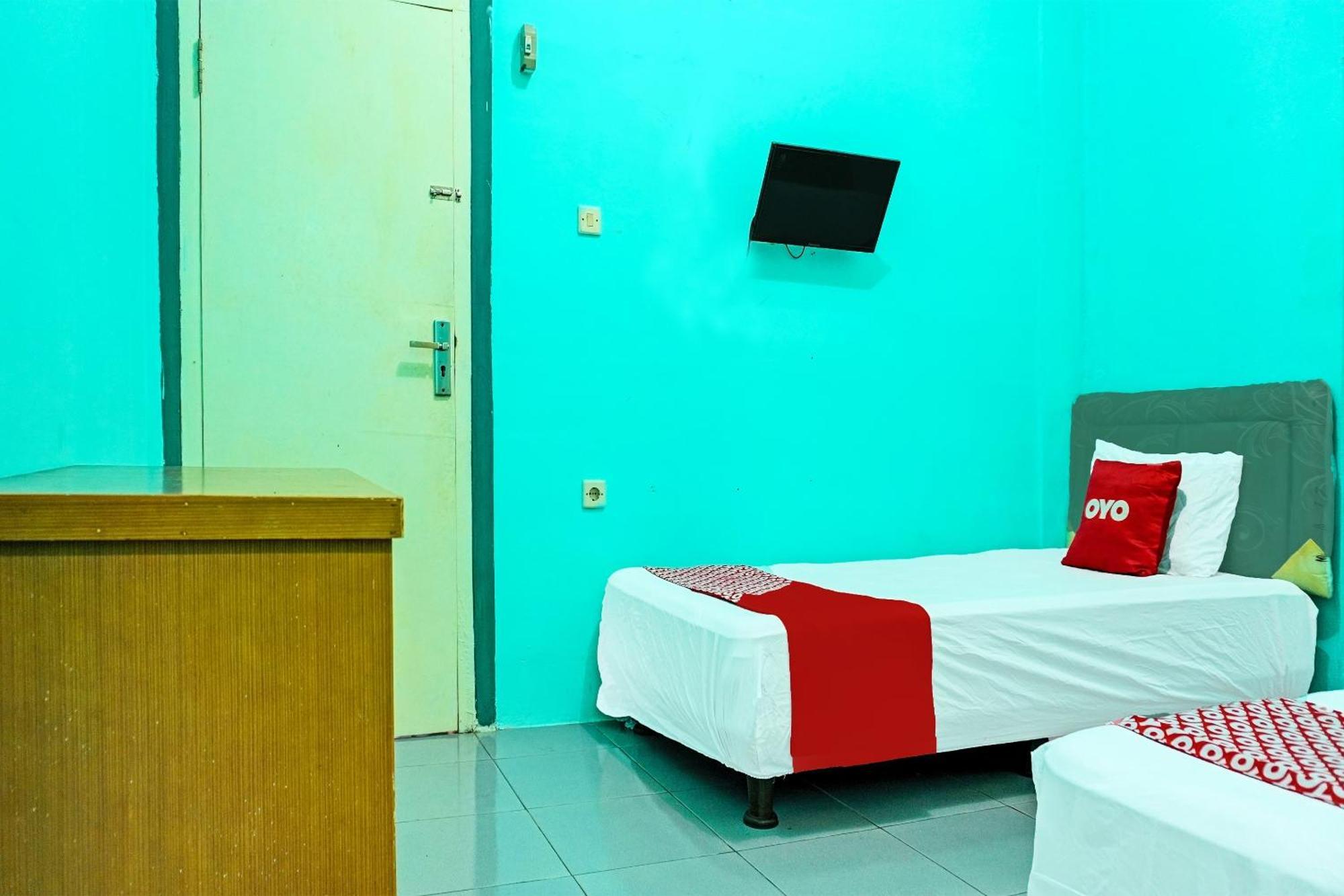 Oyo 91731 Home Stay Elis Cateliya Syariah Karawang Exterior photo