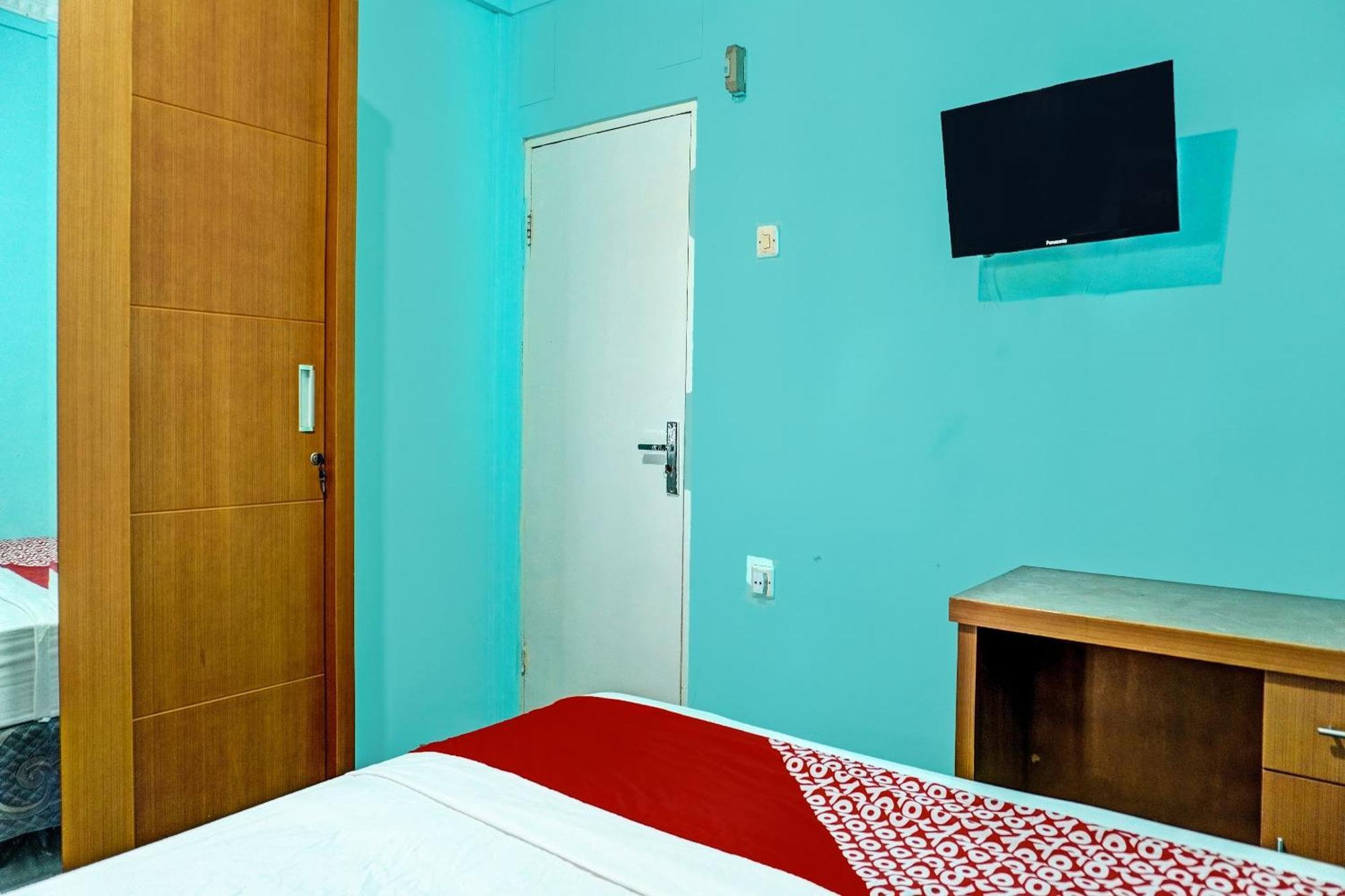 Oyo 91731 Home Stay Elis Cateliya Syariah Karawang Exterior photo